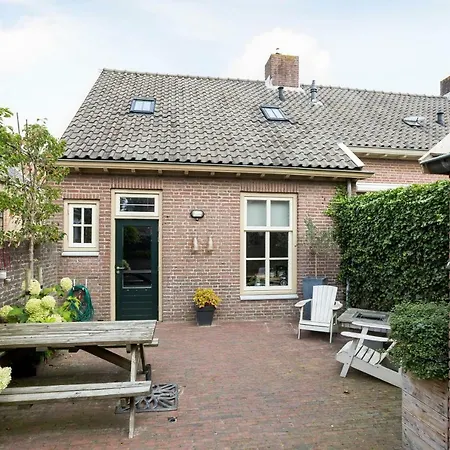 Huisje In Buren *